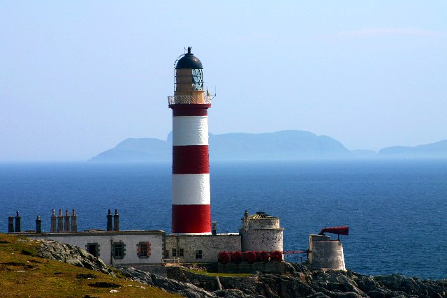 eilean_glas_lighthouse_scalpay_-_geograph.org_.uk_-_52874